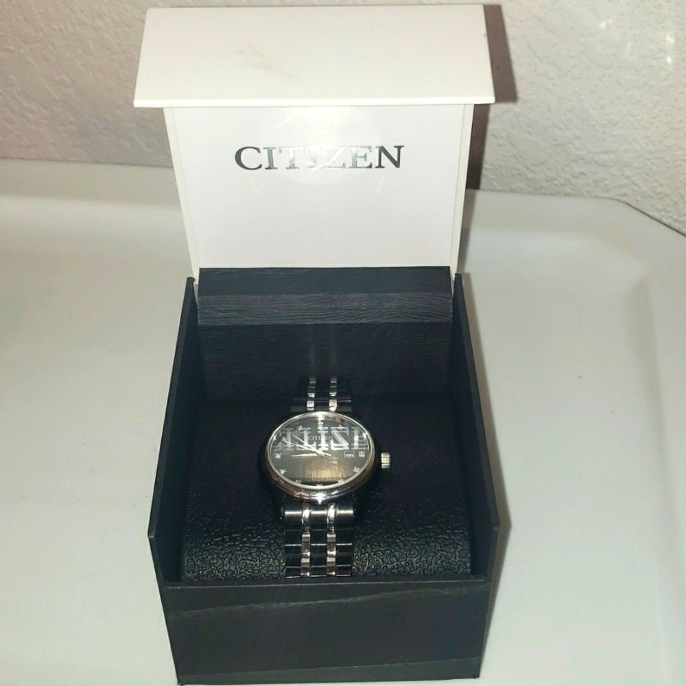 CITIZEN ECO DRIVE WATCH WITH BOX - Picture 2 of 7